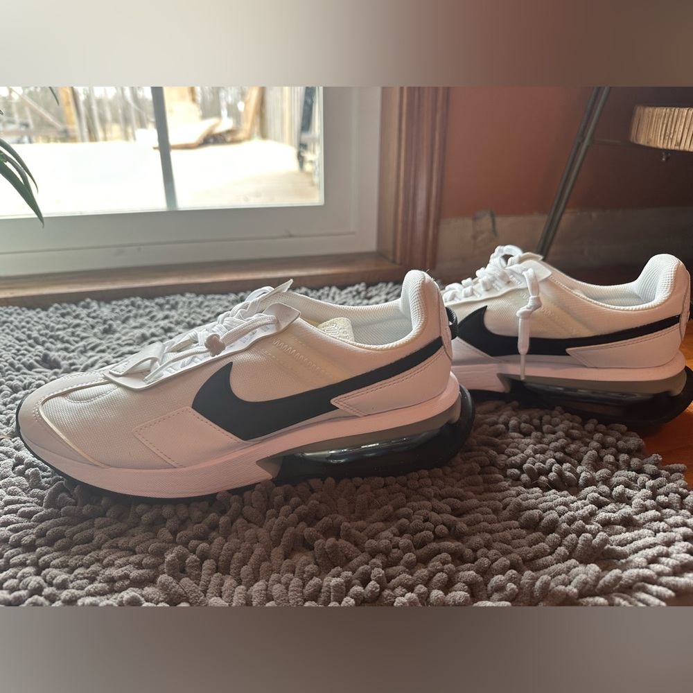 Women’s size 10 white and black Nike shoes. Barely worn.